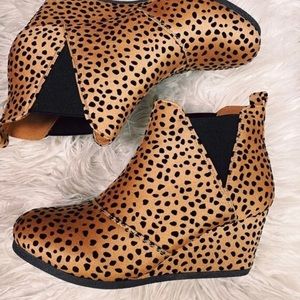 LIKE NEW Pierre Dumas Sabrine Cheetah Wedge Bootie! Fit like 7.5!